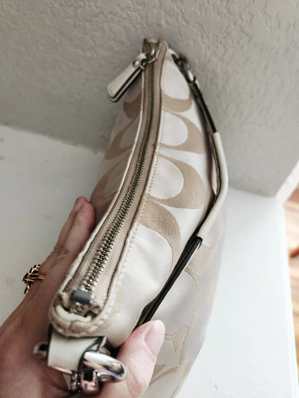 Euc Coach Kristen Light Khaki Signature Shoulder Bag